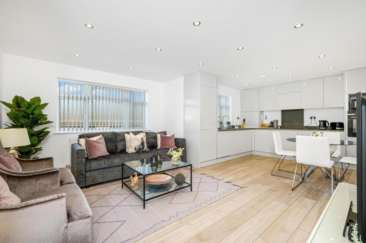 St Martins 2 Bedroom Apartments In Ruislip By 360 Stays 외부 사진