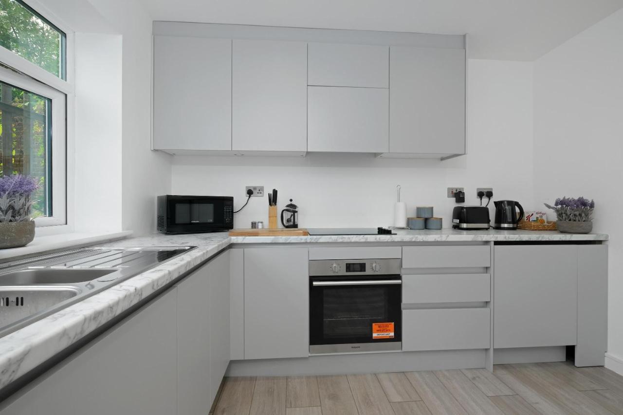 St Martins 2 Bedroom Apartments In Ruislip By 360 Stays 외부 사진