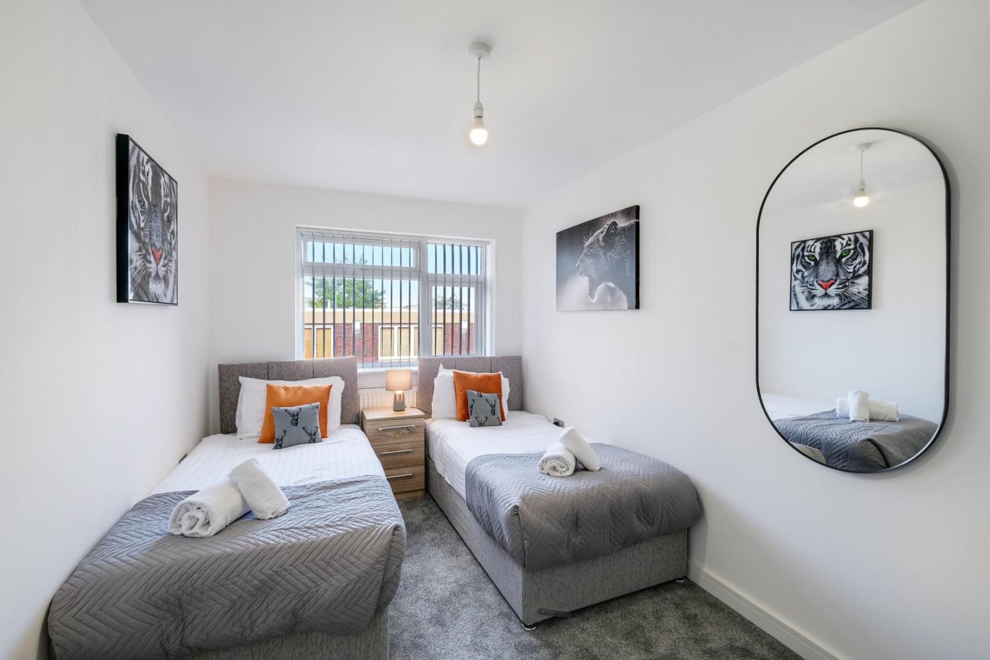 St Martins 2 Bedroom Apartments In Ruislip By 360 Stays 외부 사진
