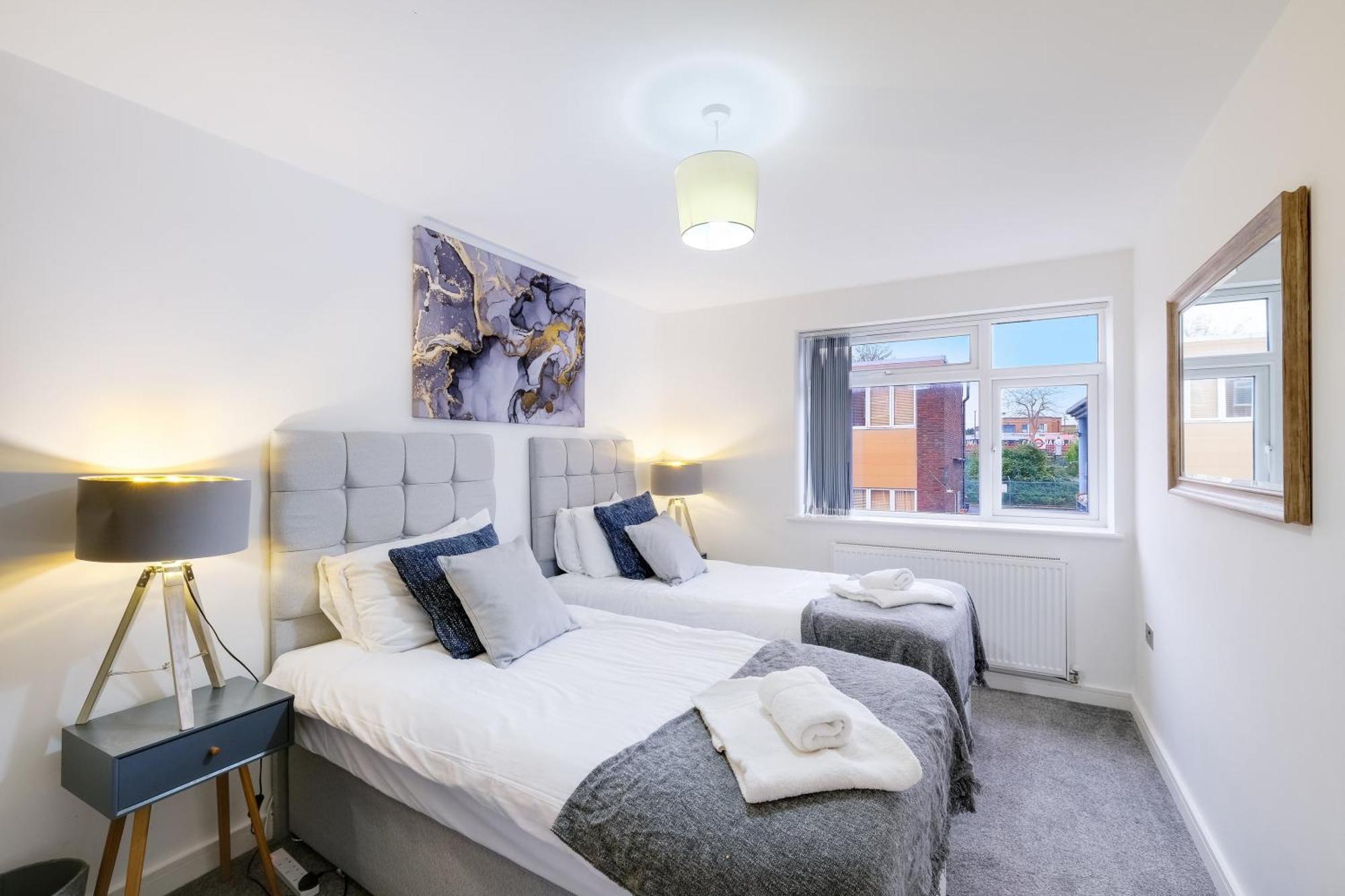St Martins 2 Bedroom Apartments In Ruislip By 360 Stays 외부 사진