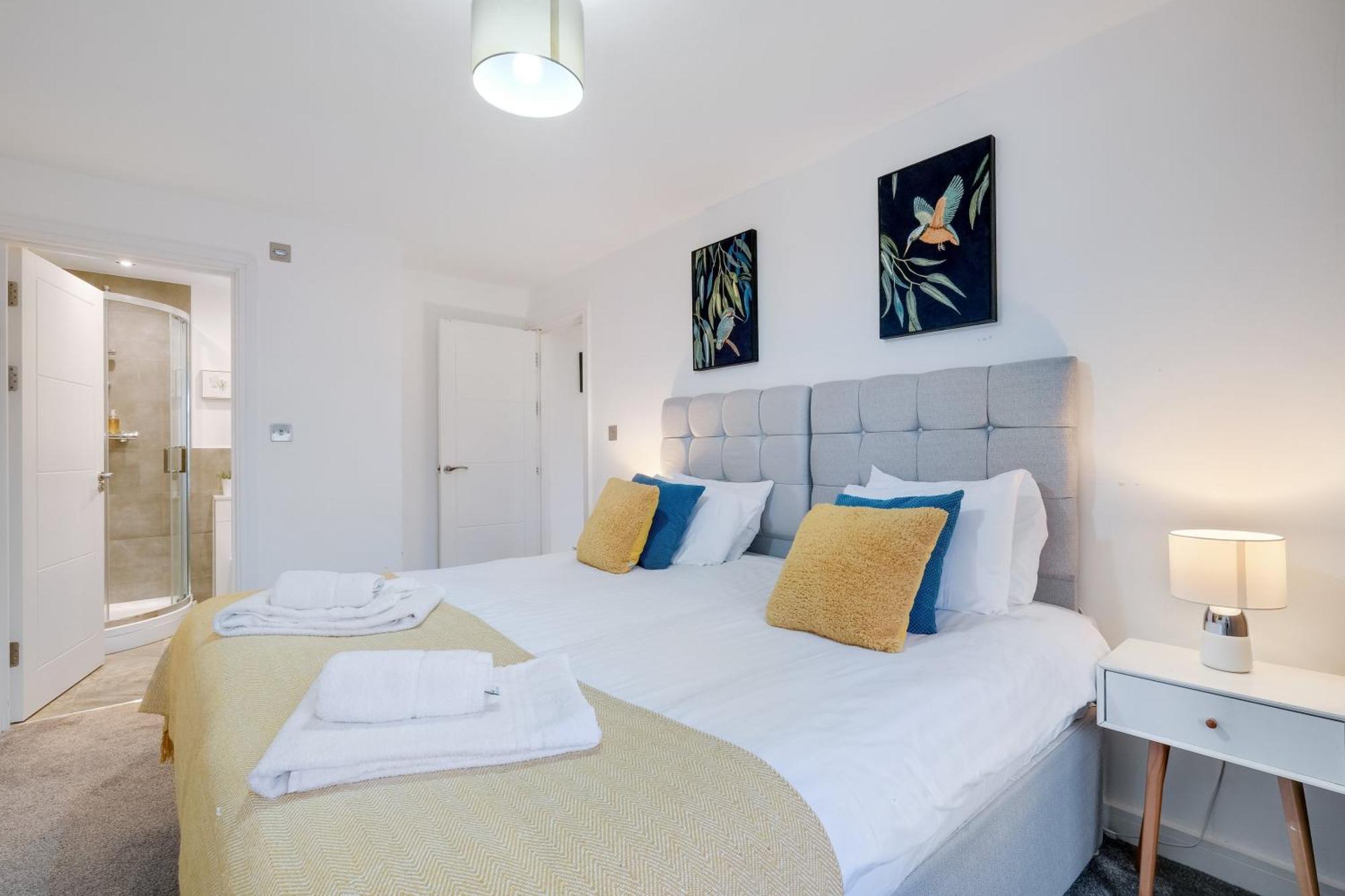 St Martins 2 Bedroom Apartments In Ruislip By 360 Stays 외부 사진